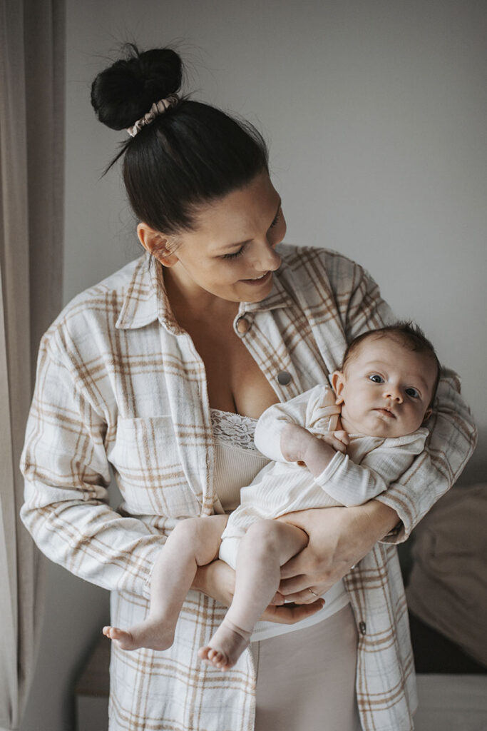 Familienzeit beim Familienshooting Wiener Neustadt zuhause