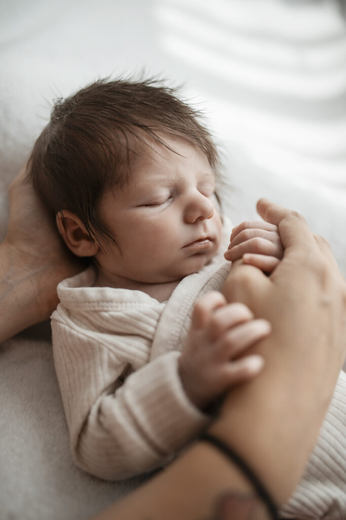 Nähe und Liebe beim Newborn-Shooting Wiener Neustadt